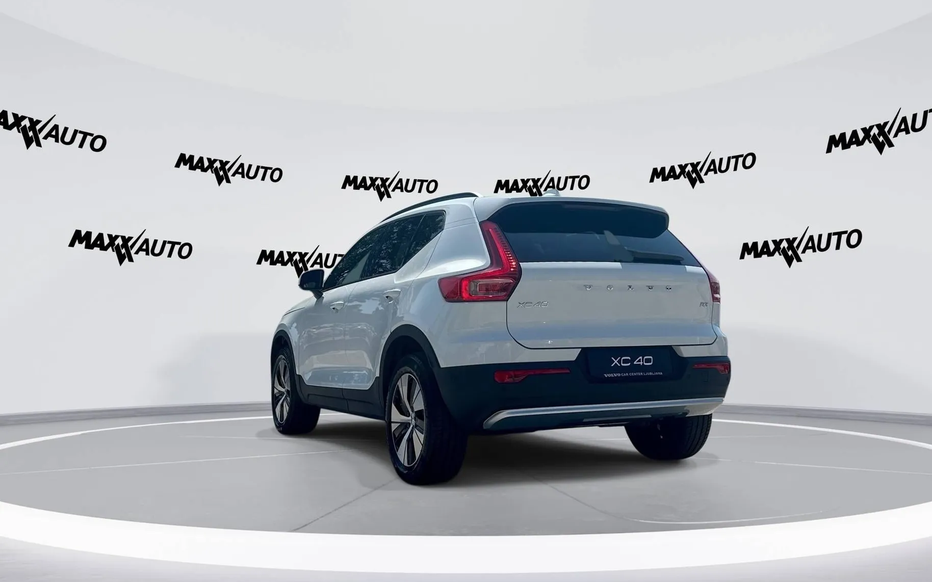 Notranja slika - Volvo XC40 - B3P Core Avt. - 7