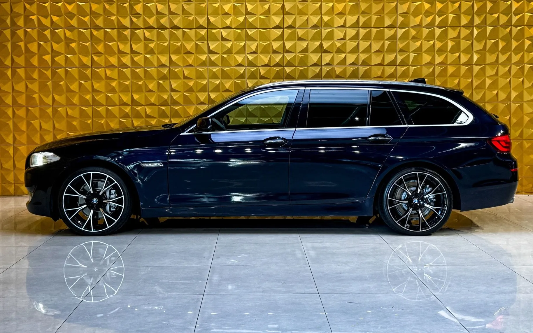 Zunanja slika - BMW serija 5 Touring: - 530d xDrive AUT.-HLAJENJE-MEMORY-SENCNIKI - 6
