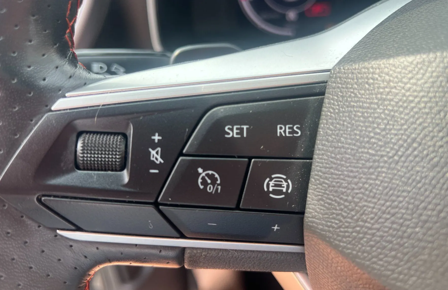 Zunanja slika - Seat Leon - ST 2.0 TDI FR DSG.NEMŠKI+4ALU.PANORAMA.GRE.SEDEŽEV - 9