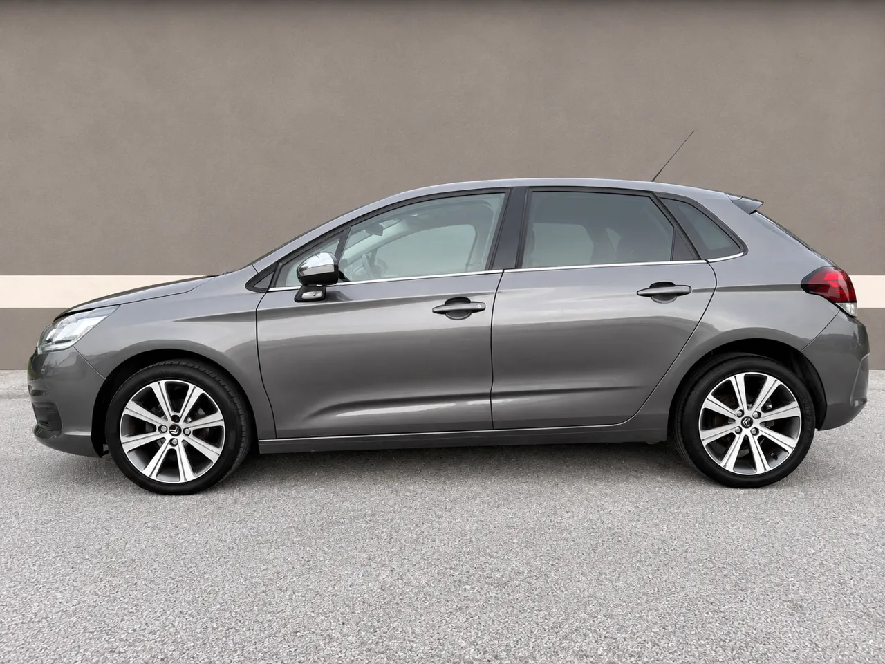 Zunanja slika - Citroën C4 - 1.6 BlueHDi SHINE 1.LASTNICA SLO.VOZILO NAVI ALU17 - 2