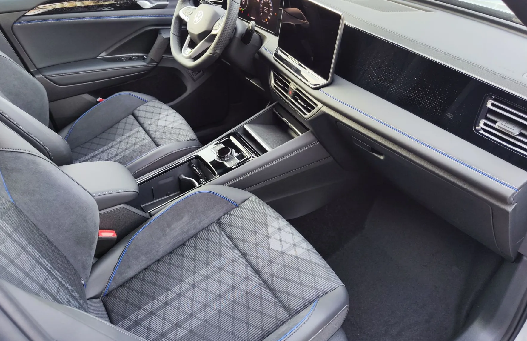 Zunanja slika - Volkswagen Tiguan - 2.0 TDI DSG 4JOY 110kW - 10