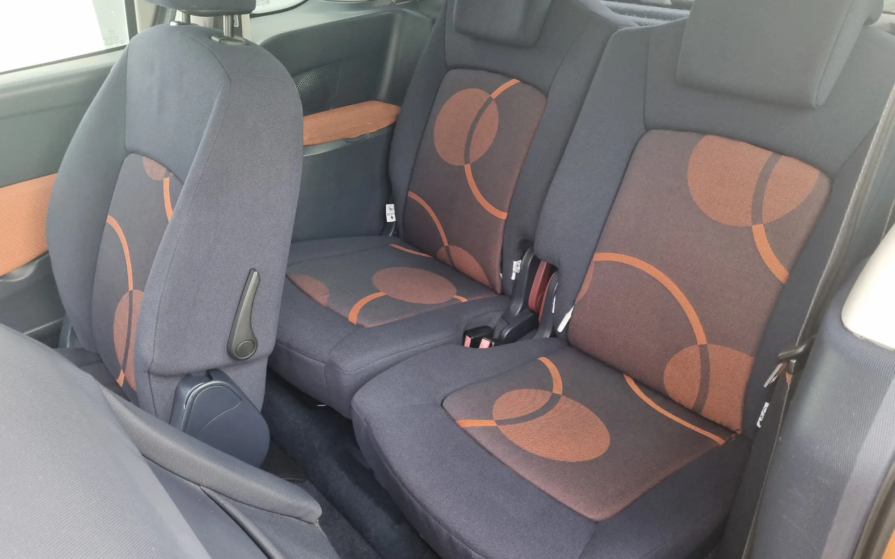 Zunanja slika - Peugeot 1007 - Style 1.4 98964 KM. AVT.KLIMA.2XEL. DRSNA VRATA - 9