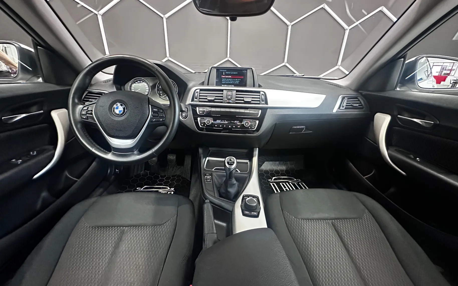 Notranja slika - BMW serija 2 Coupe: - serija 2  220d Coupe SAMO 68.000km+SLO VOZILO - 8