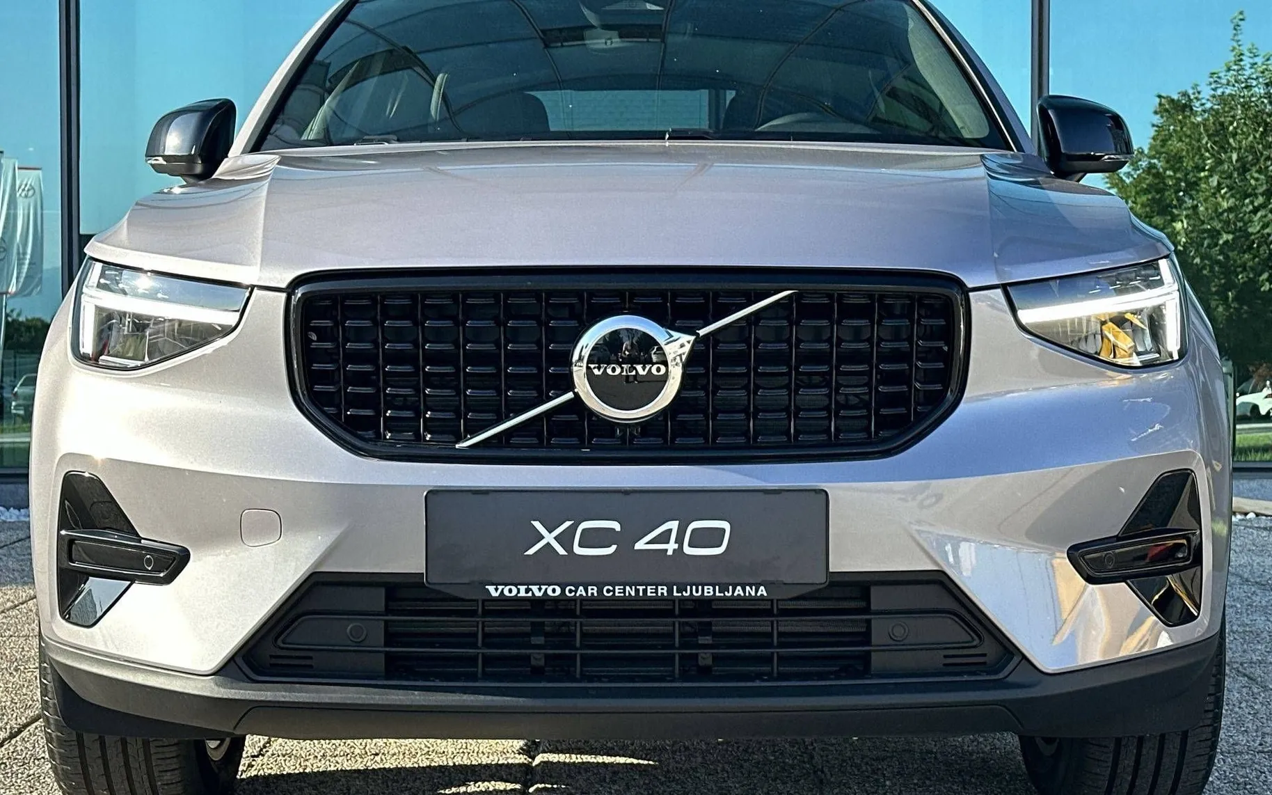 Zunanja slika - Volvo XC40 - B3 P Plus Dark AT DCT - 2