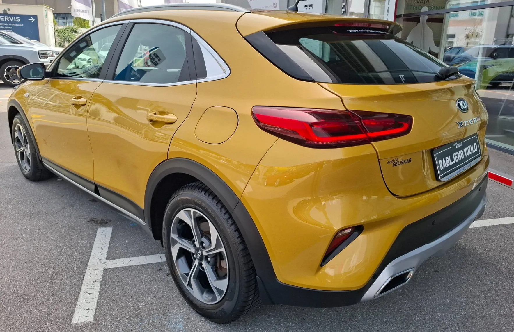 Zunanja slika - KIA XCeed - 1.0 T-GDi - SLOVENSKI - POTRJENA SERVISNA KNJIGA - 6