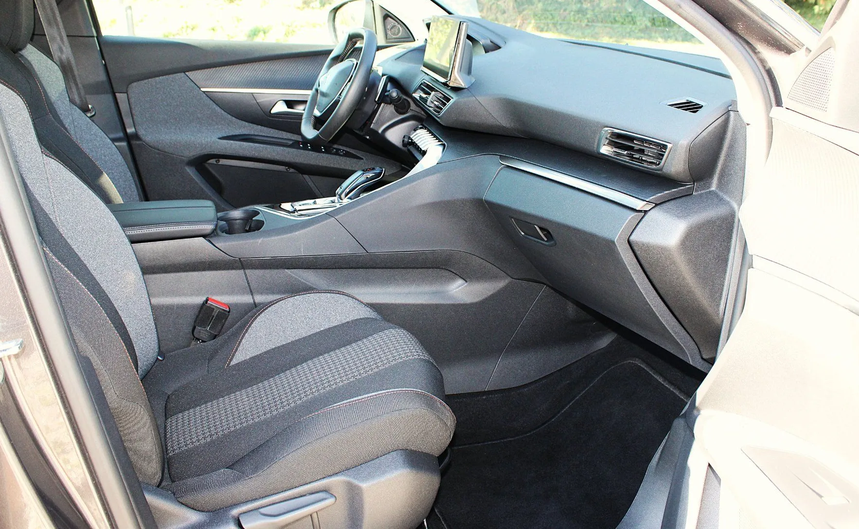 Zunanja slika - Peugeot 3008 - 1.5 BlueHDI 130 BUSINESS Avt._ALU_NAVI_PDC_KAMERA - 13