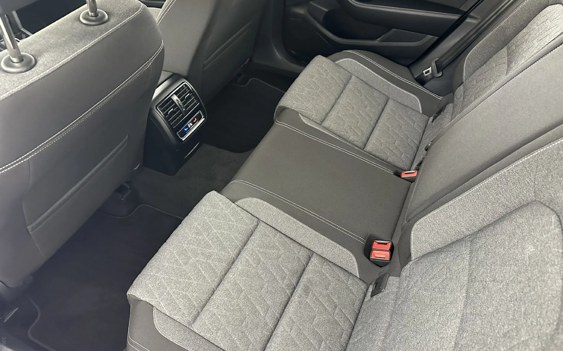 Zunanja slika - Volkswagen Passat - 1.5 TSI avt. 110kW.NEMŠKI+4GUME.KAMERA.LED.NAVI - 16