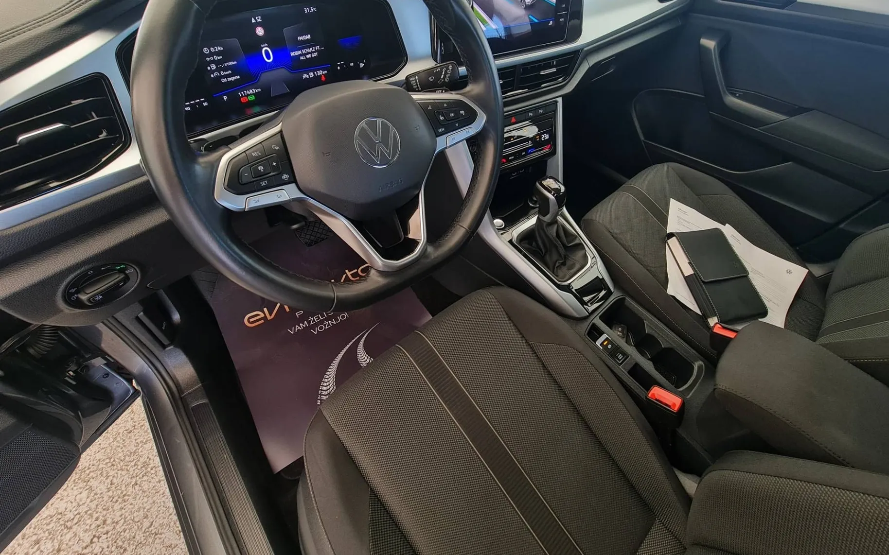 Notranja slika - Volkswagen T-Roc - 2.0 TDI BMT DSG•IQ.LIGHT Matrix LED•Kamera... - 9