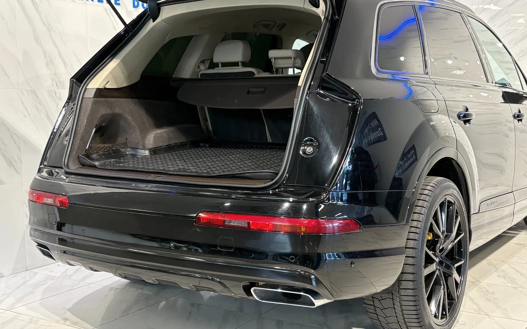Notranja slika - Audi Q7 - 3.0TDI |Quattro|Zračno|Virtual|AmbientL|Kamera|P.. - 7