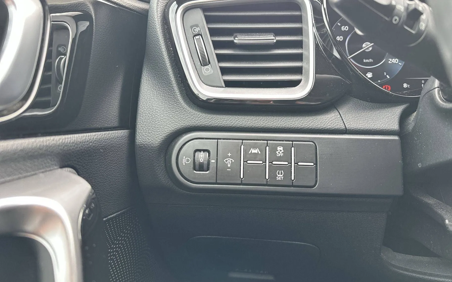 Notranja slika - KIA XCeed - 1.5 T-GDI EX WAY - 14