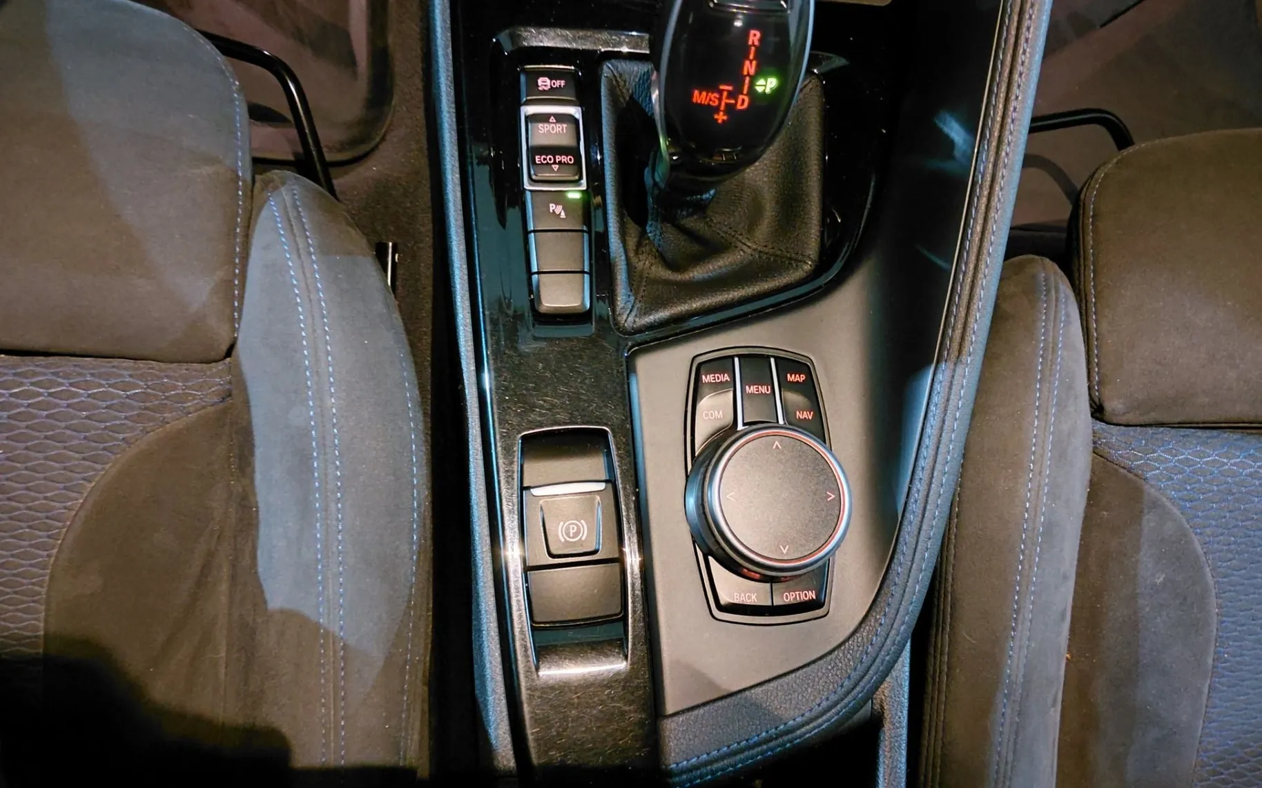 Notranja slika - BMW serija X2: - X2 sDrive20d M Sport X Avt.-ODLIČEN-GARANCIJA - 12