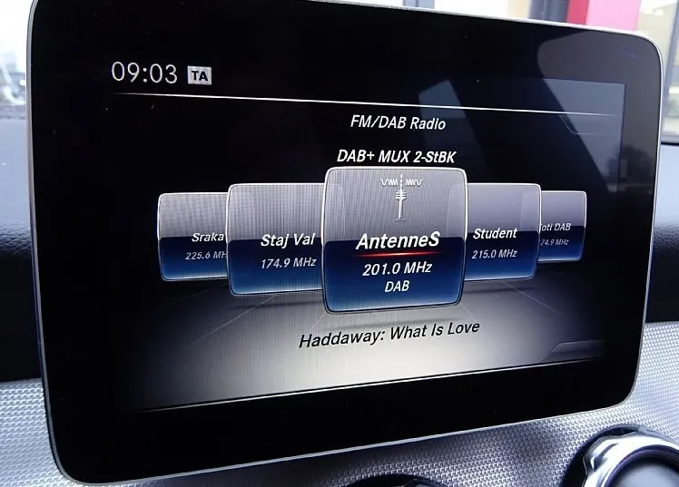 Zunanja slika - Mercedes-Benz GLA-Razred - GLA 180 AVT.-122KM - KOT NOV -NAVI-GRETJE SEDEŽEV - 15