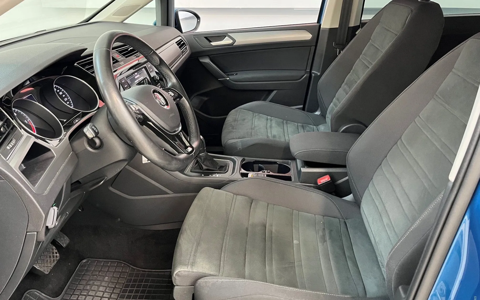Notranja slika - Volkswagen Touran - 1.6 TDI BMT Comfortline DSG - 7