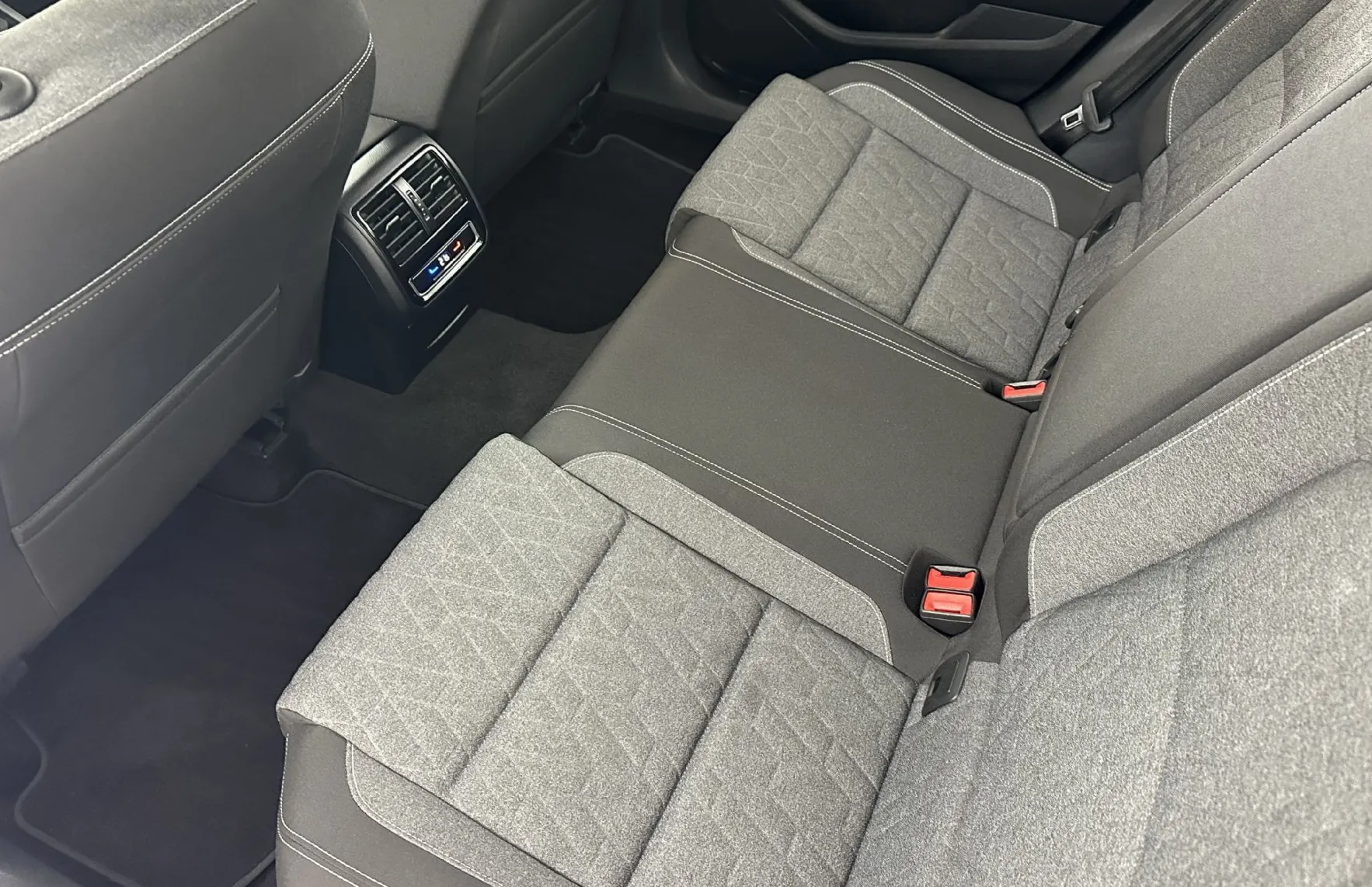 Zunanja slika - Volkswagen Passat - Variant 1.5 TSI avt. 110kW.NEMŠKI+4GUME.KAMERA.LED.NAVI - 16