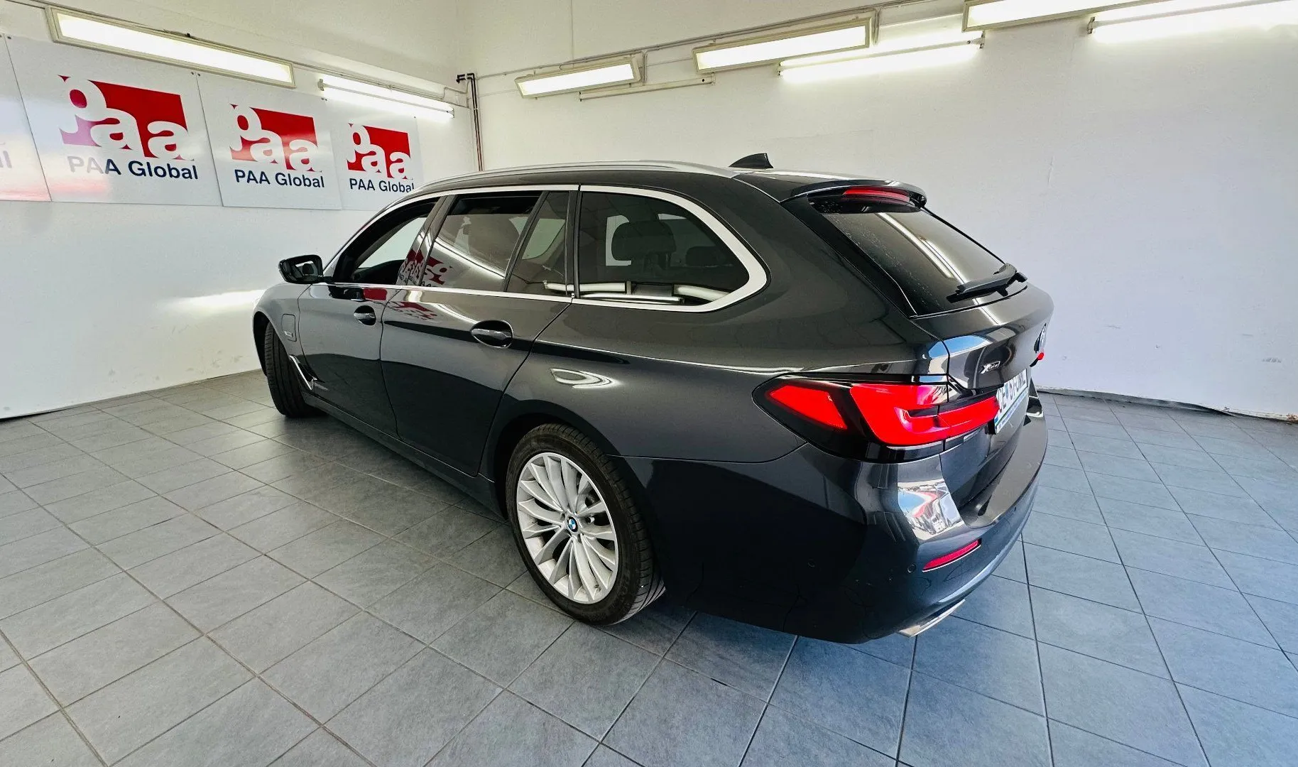Zunanja slika - BMW Serija 5 - 530e xDrive Touring Avt.KAMERA.LED.USNJE.NAVI.TOP - 9