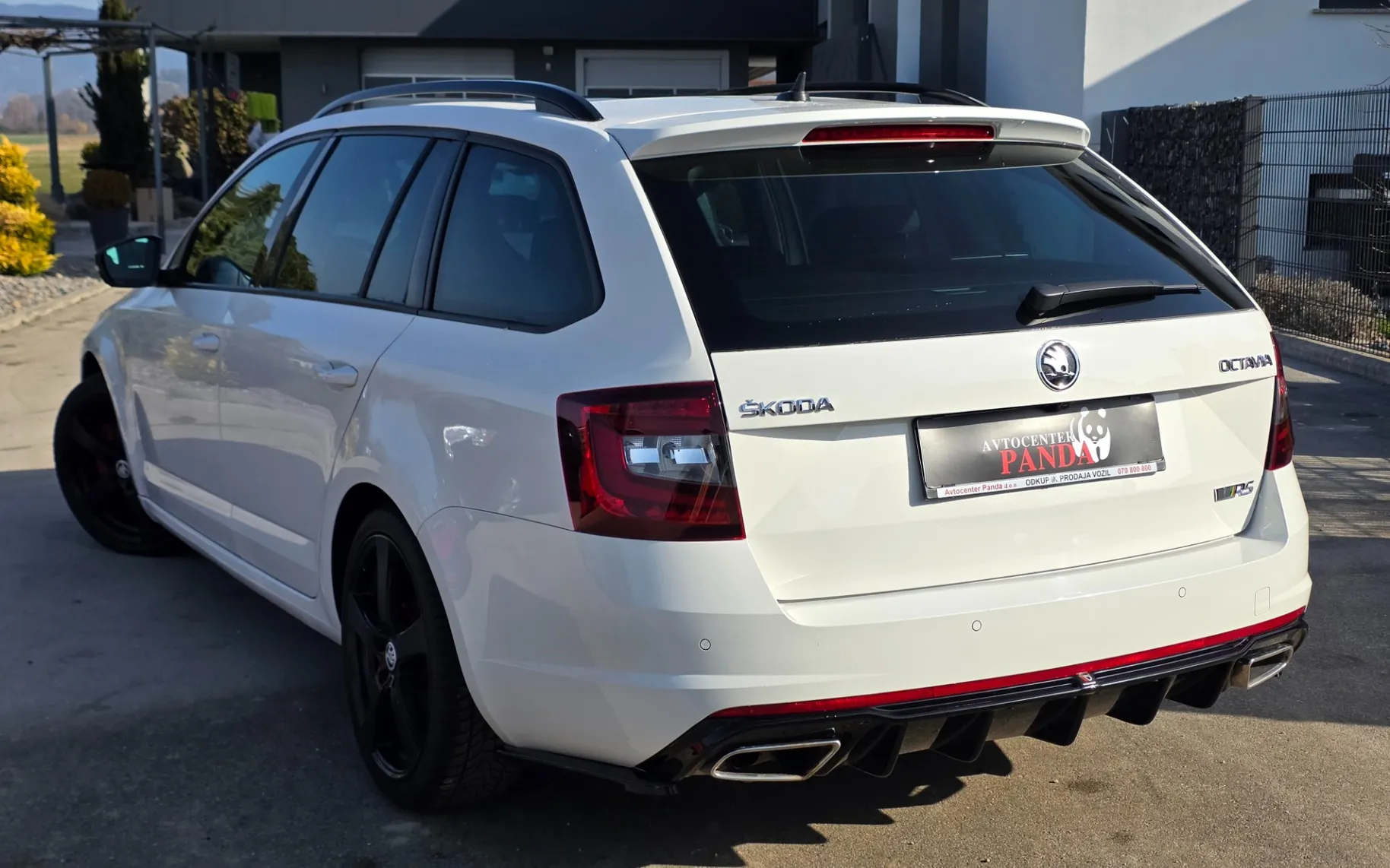 Zunanja slika - Škoda Octavia - Combi 2,0 TDI RS DSG - 3