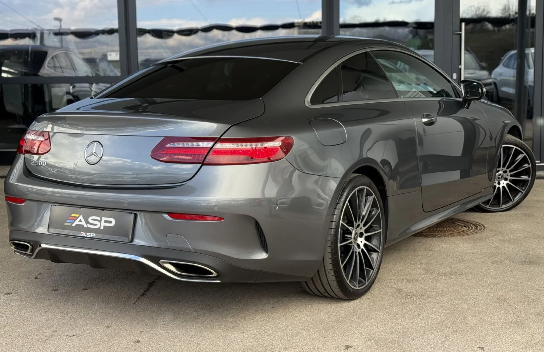Zunanja slika - Mercedes-Benz E-Razred - E Coupe 300 AMG Line - 6