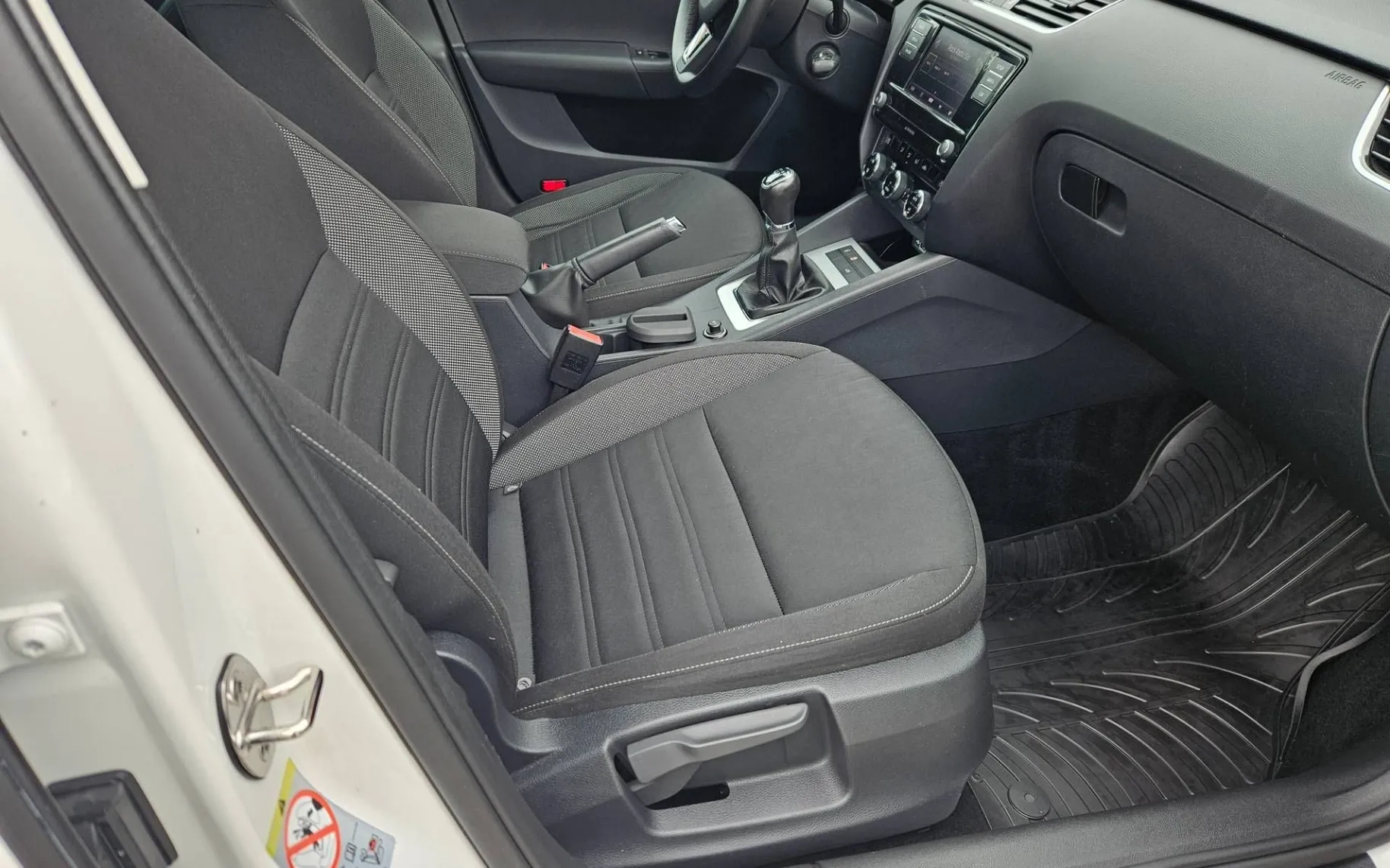 Notranja slika - Škoda Octavia - Combi 1.0 TSI  1.LASTNIK  SLO  LED KLJUKA - 9