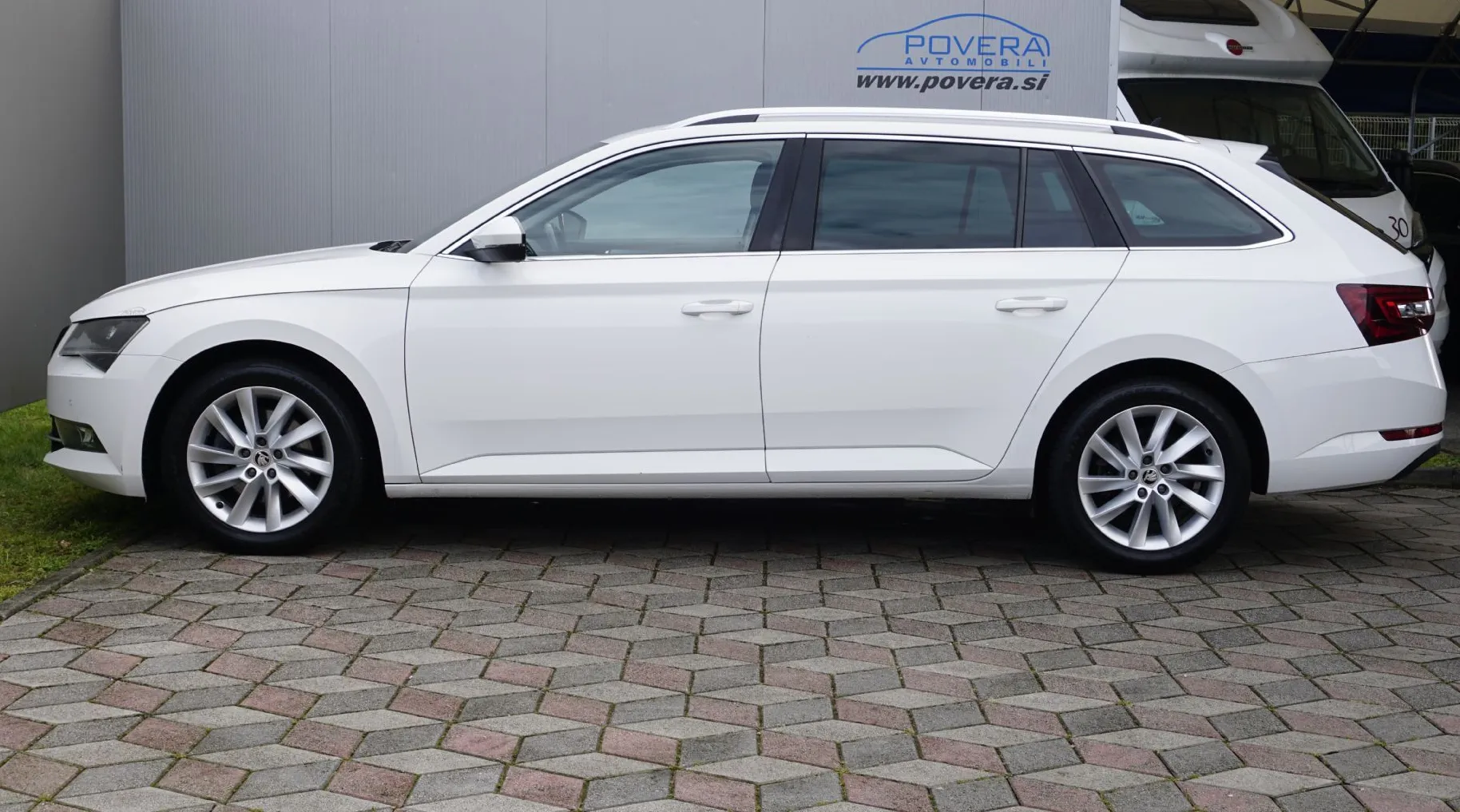 Zunanja slika - Škoda Superb - 2.0 TDI Style Combi  110 kW+Xenon+Memory+ACC+Kamer - 5