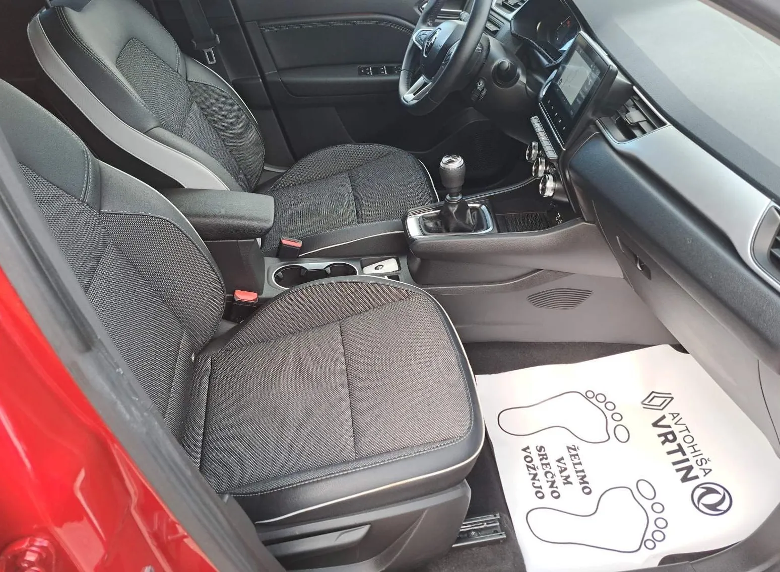 Zunanja slika - Renault Captur - 1.0 TCE 90 TECHNO Z ENOLETNIM JAMSTVOM - 10