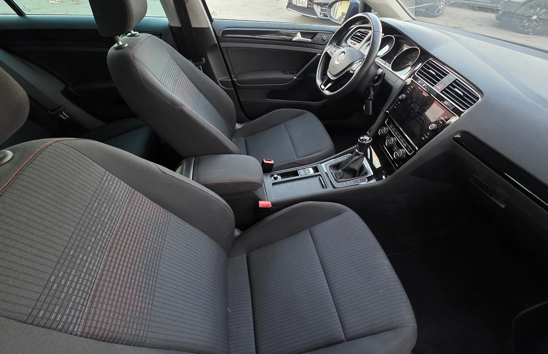 Zunanja slika - Volkswagen Golf - 1.0 TSI BMT ALU PLATIŠČA-ZASLON-1.LASTNIK-KOT NOV - 11