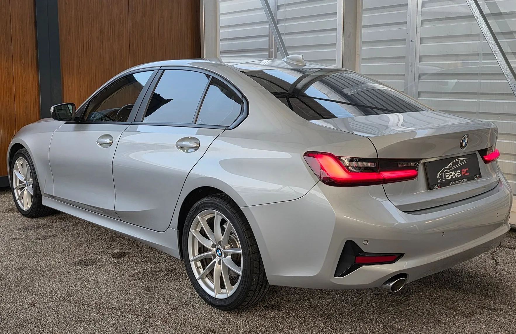 Zunanja slika - BMW Serija 3 - : 318d - LINE ASSIST - USNJE - FUL LED - TEMPOM4T - 3
