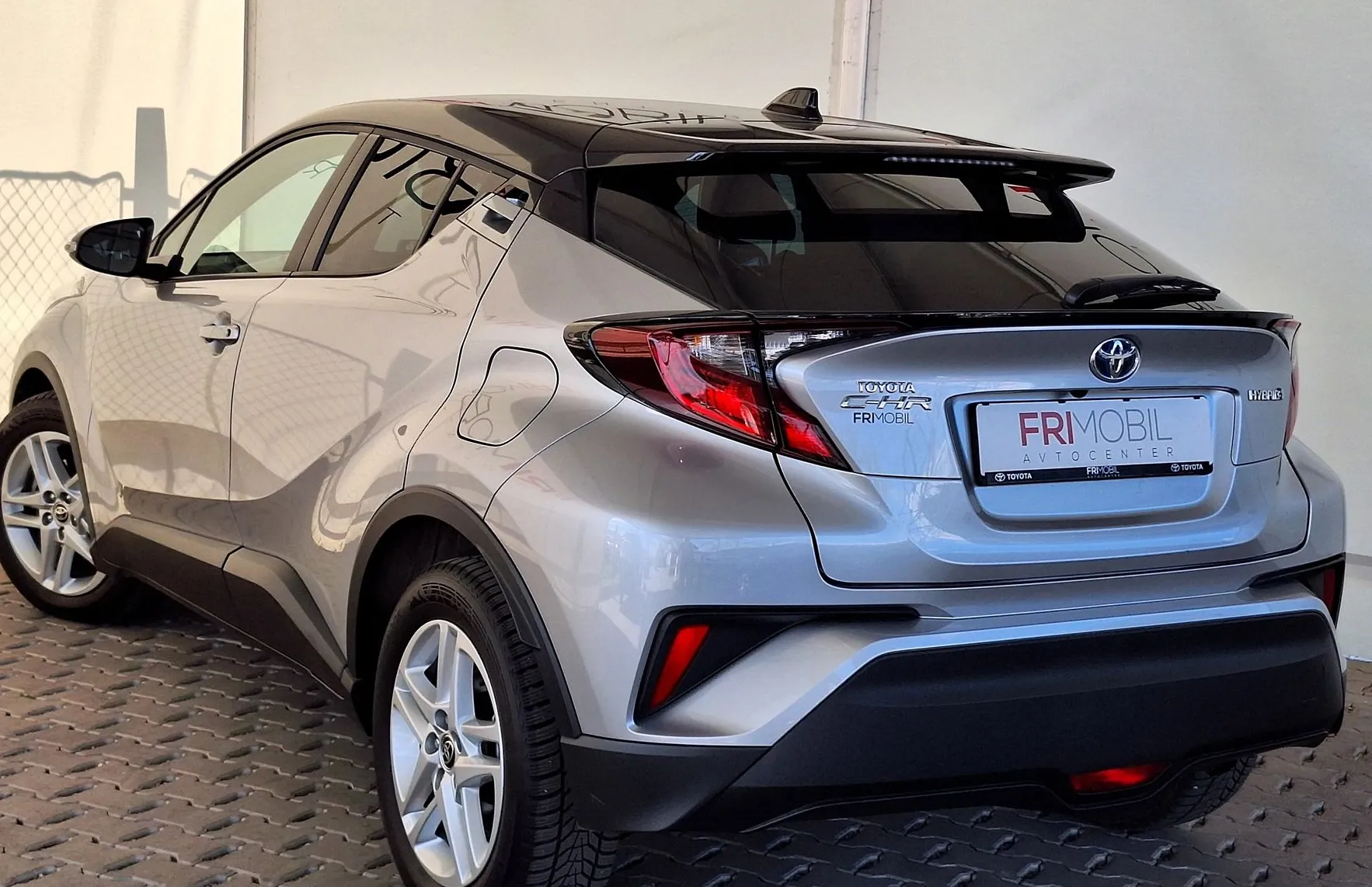 Zunanja slika - Toyota C-HR - 1.8 Hybrid C-ENTER Smart Bi-Tone - 4