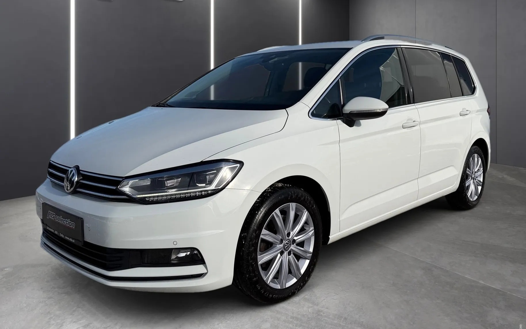 Zunanja slika - Volkswagen Touran - 2.0 TDI BMT Highline 110  150 -SLO-High LED-Masa - 1