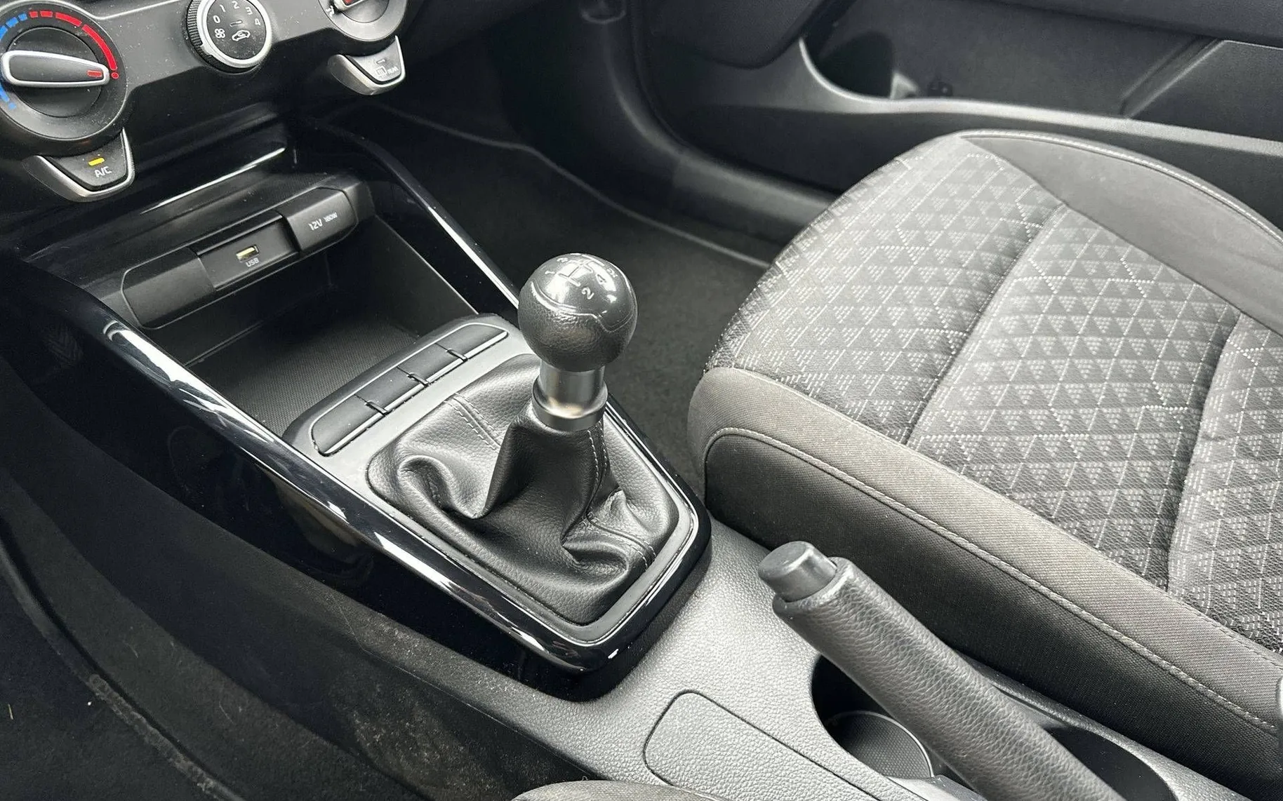 Notranja slika - KIA Rio - 1.2 DPI LX Fun ISG - 20