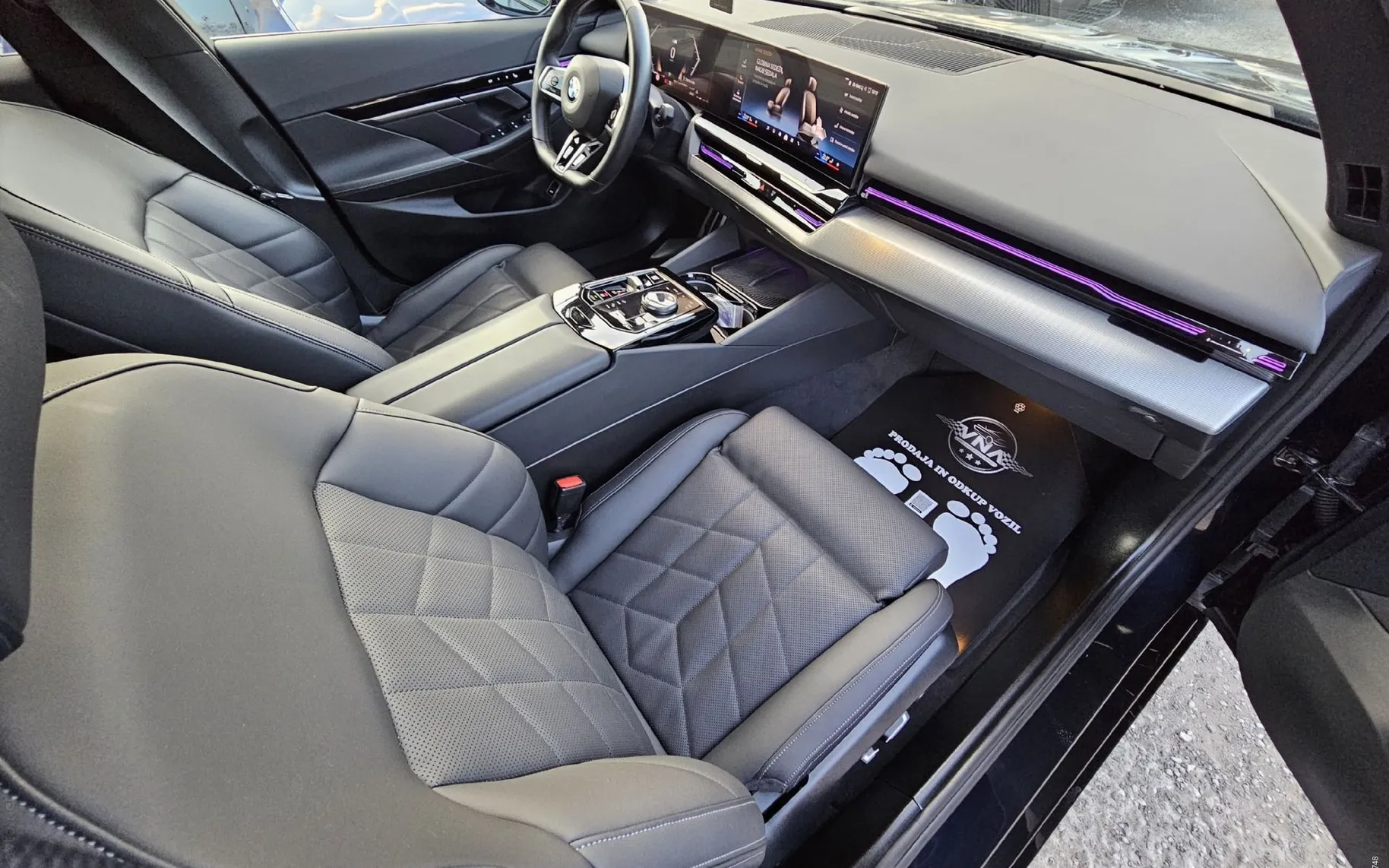 Notranja slika - BMW serija 5: - 520d Avt. |M-OPTIC|VIRTUAL|AMBIENT|EL-SED|ALU19| - 9