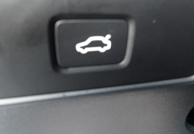 Zunanja slika - Volvo XC40 - 2.0 B3 Core 2WD -VIRTUAL -KAMERA -NAVI - 11