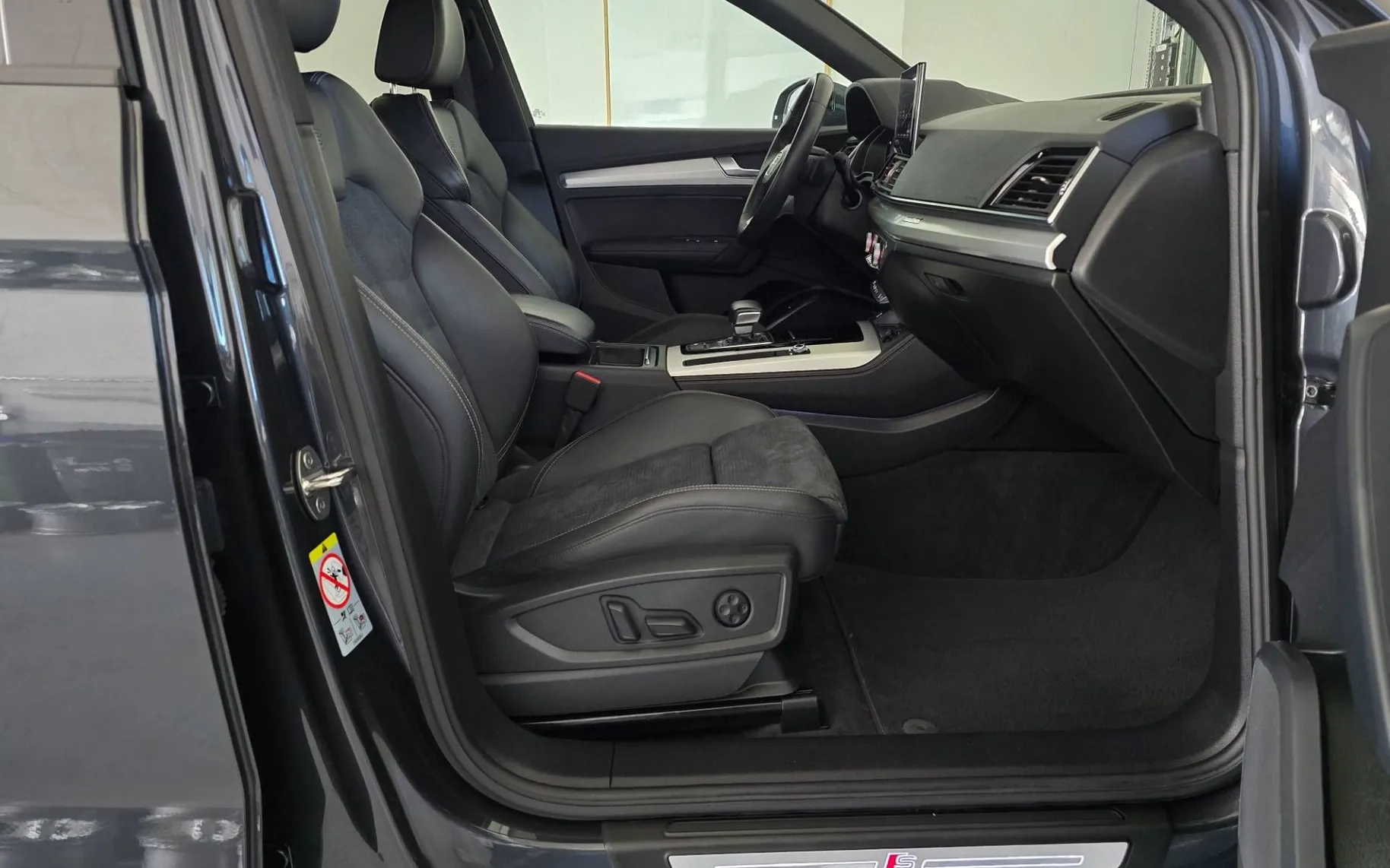 Notranja slika - Audi Q5 - quattro 40 TDI Advanced S-line S tronic - 17