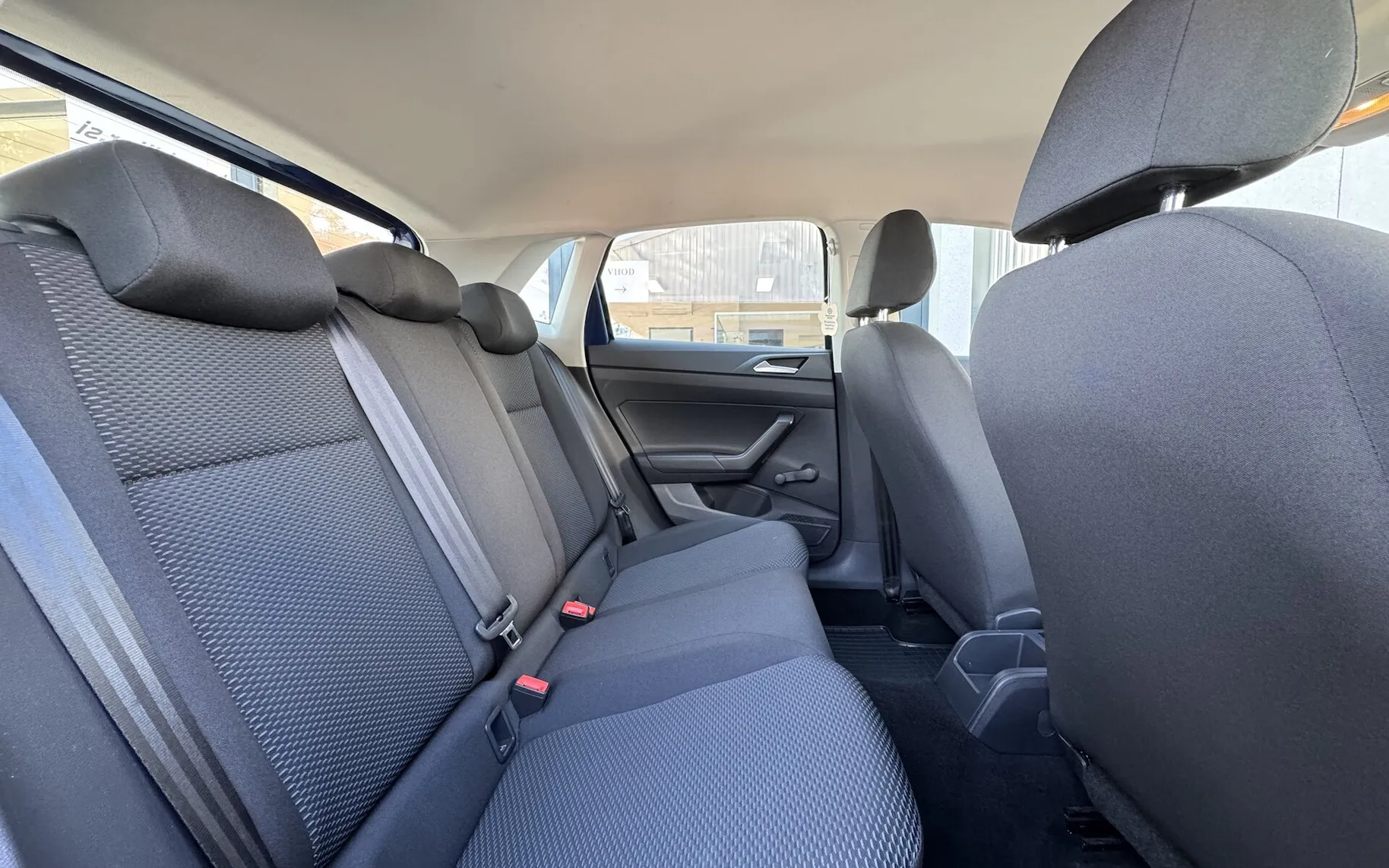 Zunanja slika - Volkswagen Polo - 1.0 TRENDLINE 1.LASTNICA SLO OGREVANA SEDEŽA - 11