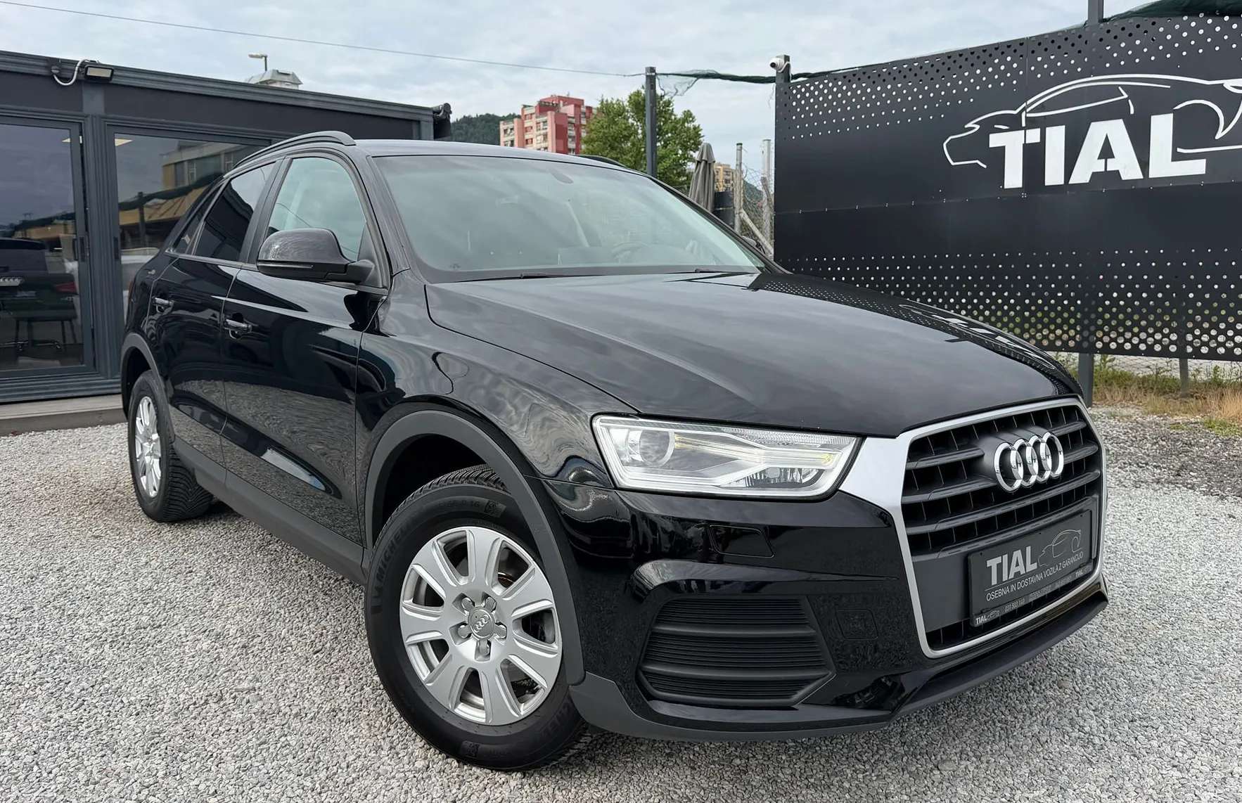 Zunanja slika - Audi Q3 - 2.0 TDI S-TRONIC-NAVIGACIJA-TEMPOMAT-LED-PDC-ALU - 3
