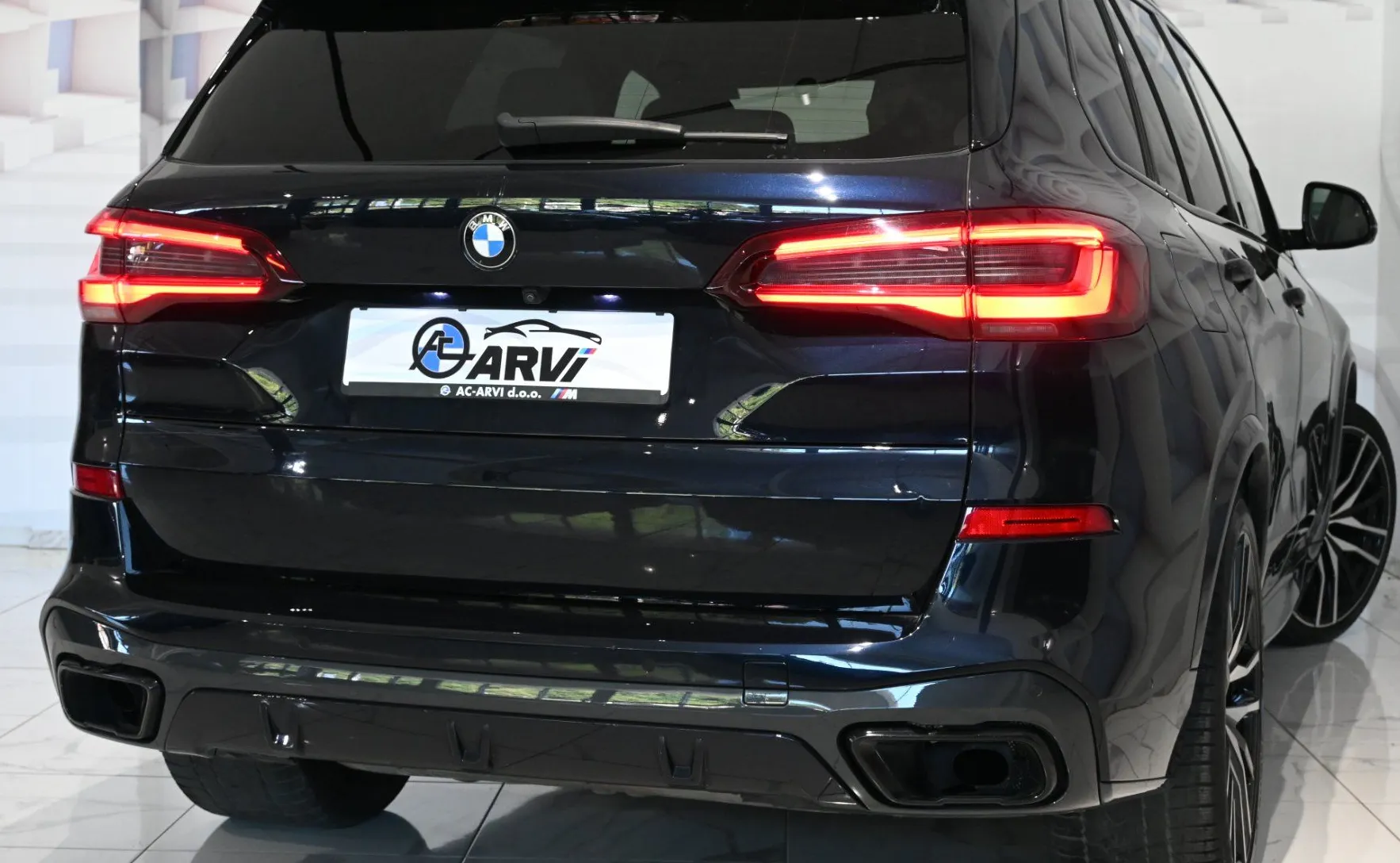 Zunanja slika - BMW X5 - serija : xDrive30d Avt-M.SPORT-ZRAČNO-SWAROWSKI-RADAR-HAR - 4