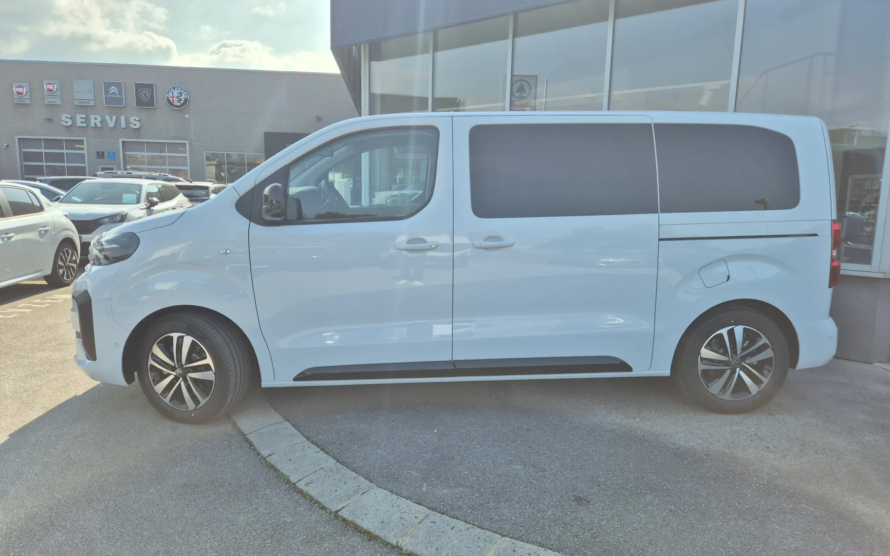 Zunanja slika - Peugeot Traveller - L2 Business Vip 2.2 B-HDI 180 EAT8 - 4
