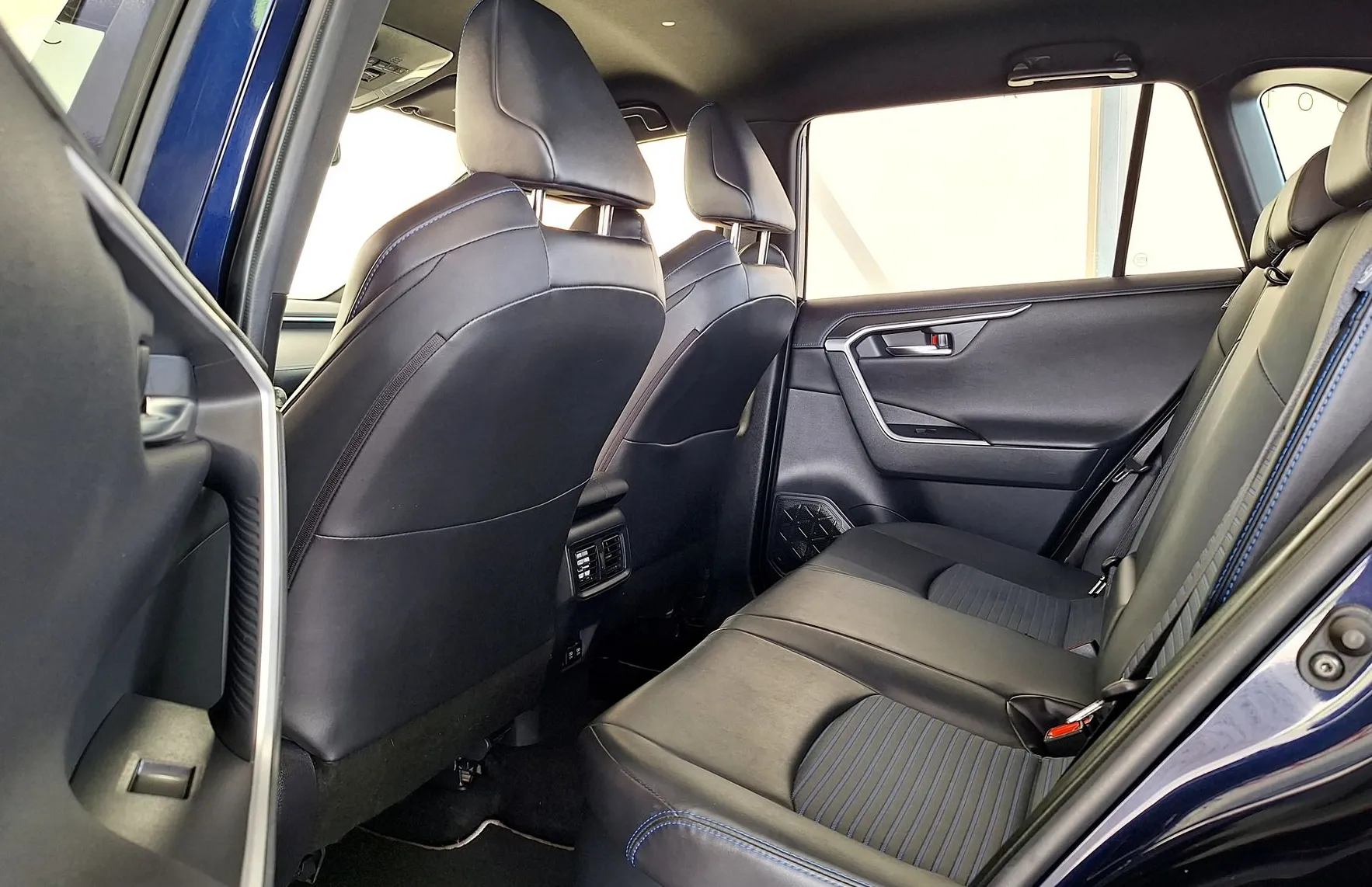 Zunanja slika - Toyota RAV4 - Hybrid AWD 2.5 Style•NAVI•KAMERA•PDC•ALU18COL• - 14