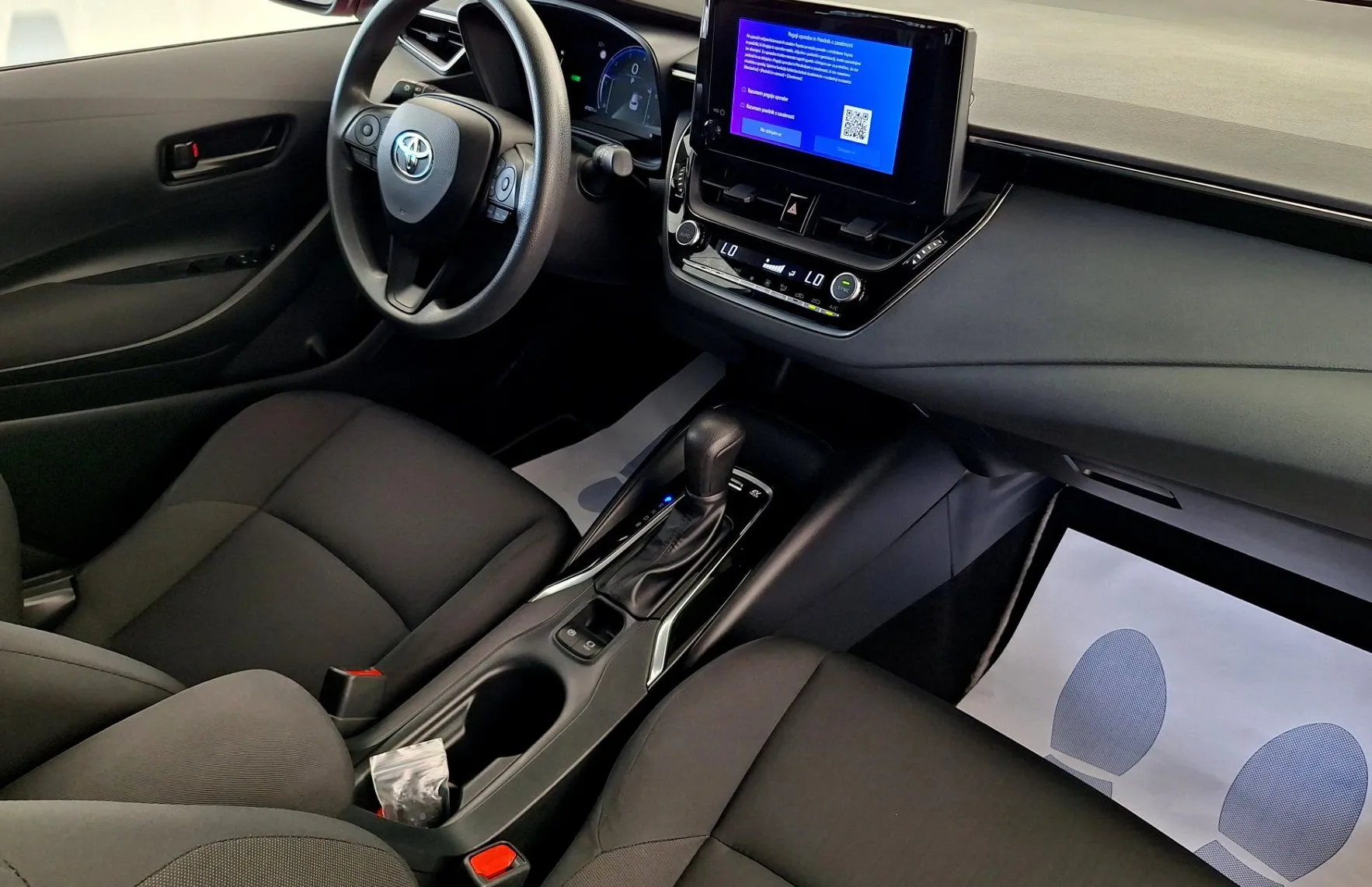 Zunanja slika - Toyota Corolla - TS Hybrid 1.8 VVT-i Terra Black Pack - 10
