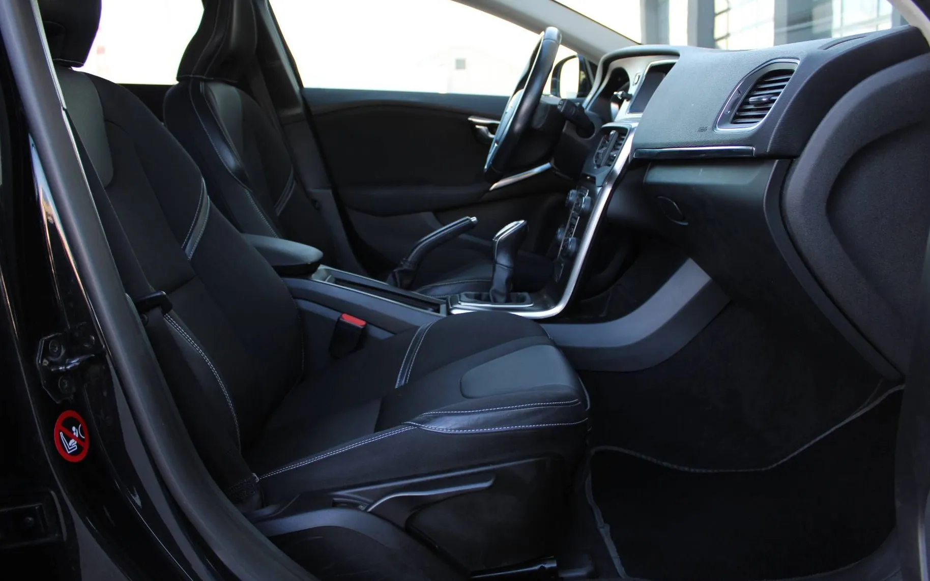 Zunanja slika - Volvo V40 - D2 Momentum PANO KAMERA NAVI PDC AVTO.KLIMA... - 9