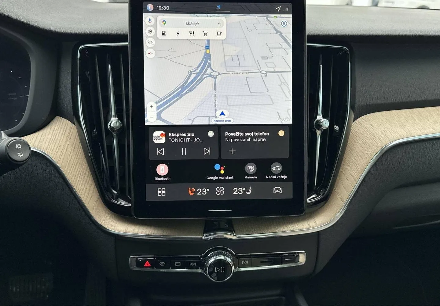 Notranja slika - Volvo XC60 - T6 AWD Plug-in hybrid Electric   Petrol Plus Dark - 17