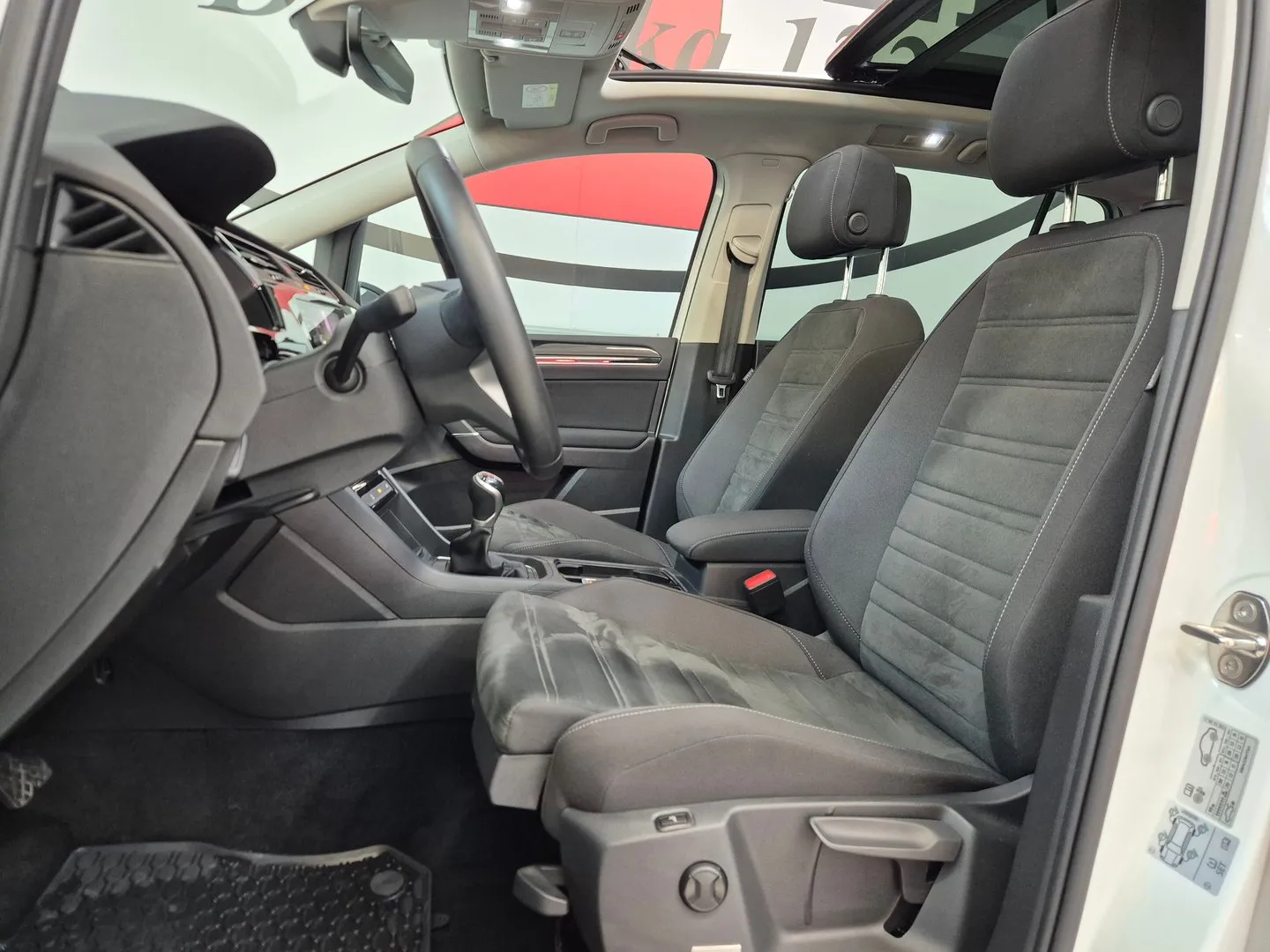 Zunanja slika - Volkswagen Touran - 4ALL 2.0 TDI - 5