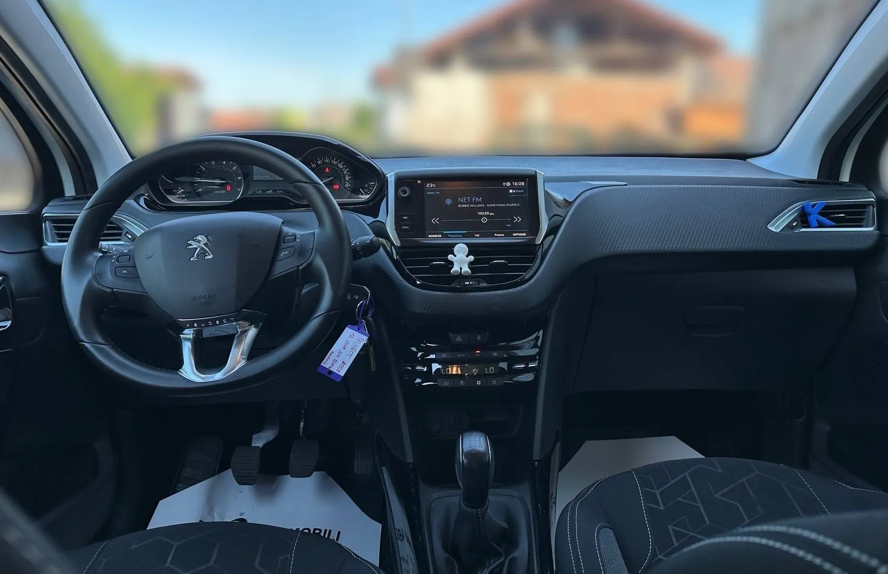 Zunanja slika - Peugeot 2008 - 1.2 SLOVENSKI 1.LASTNIK MOŽNOST BREZ POLOGA - 19
