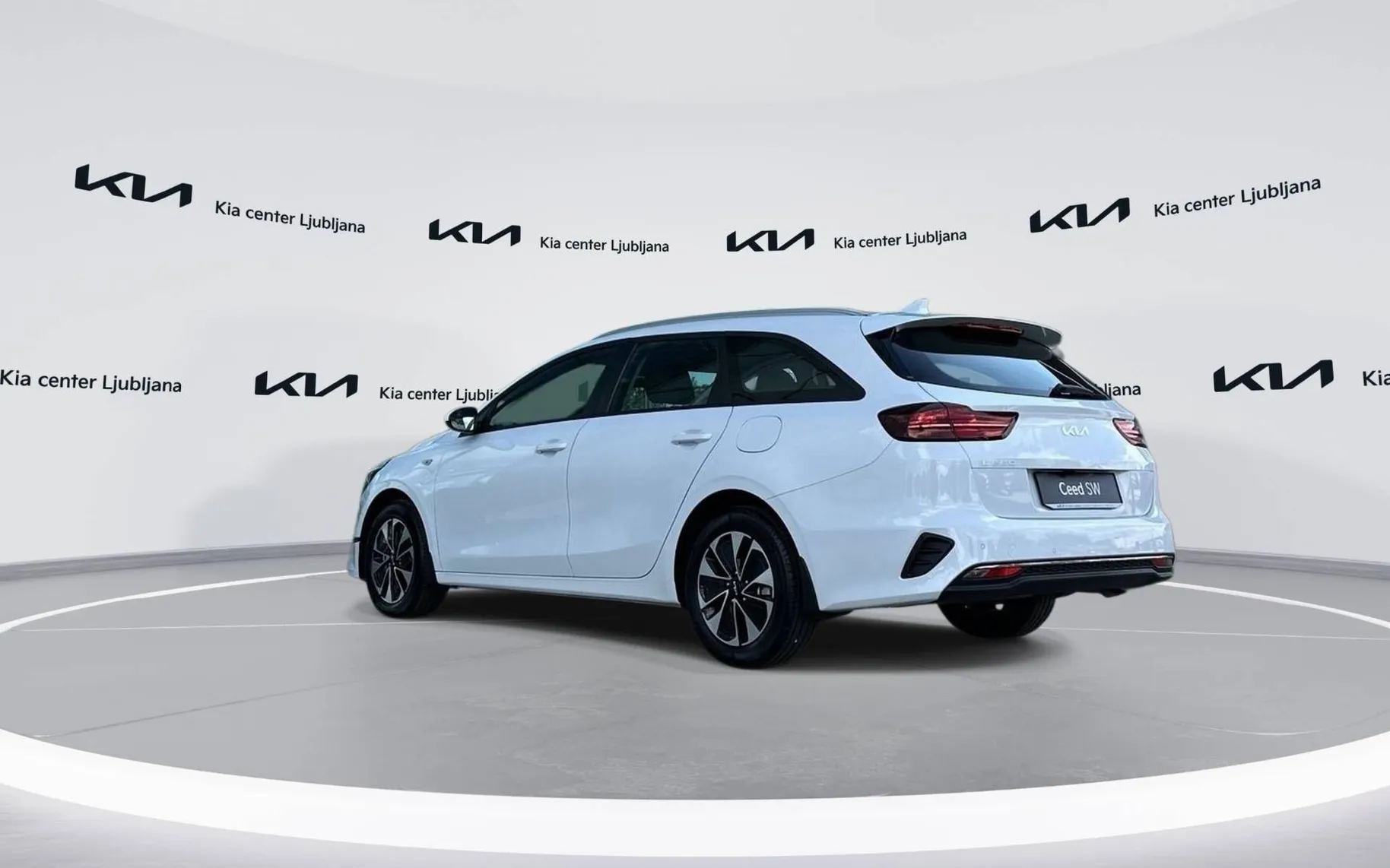 Notranja slika - KIA Ceed SW - 1.5 T-GDI LX Champion+ ISG DCT - 7