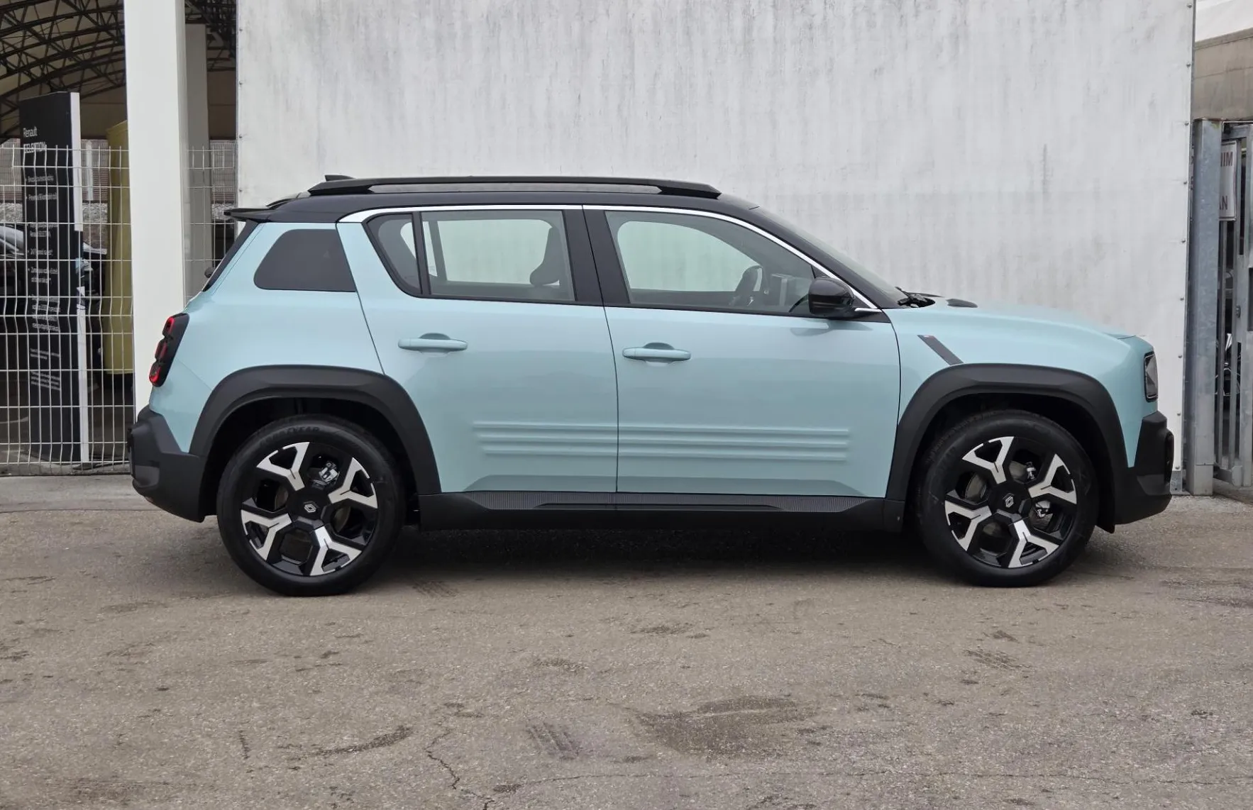 Zunanja slika - Renault 4 E-tech - Techno EV52 150 Comfort Range+Iconic polepitev - 4