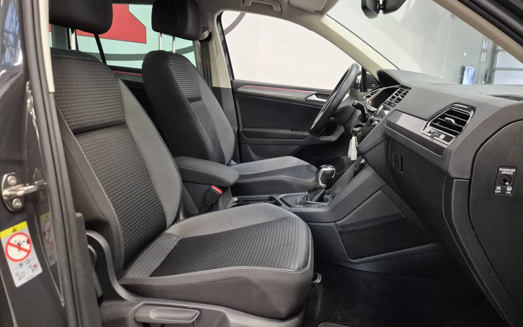 Notranja slika - Volkswagen Tiguan - 2.0 TDI DSG 110kW ODLIČEN - 9