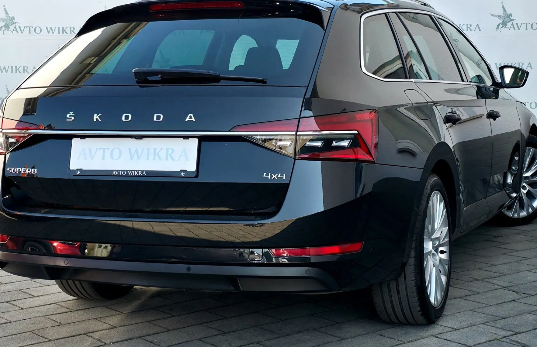 Zunanja slika - Škoda Superb - Combi 4x4 2.0TDI Style DSG MATRIX•MEMORY•ACC•18C - 4