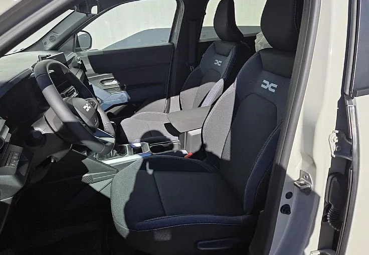 Zunanja slika - Dacia Duster - 1.2 TCe 140 Journey + Paket City in Zima plus - 8
