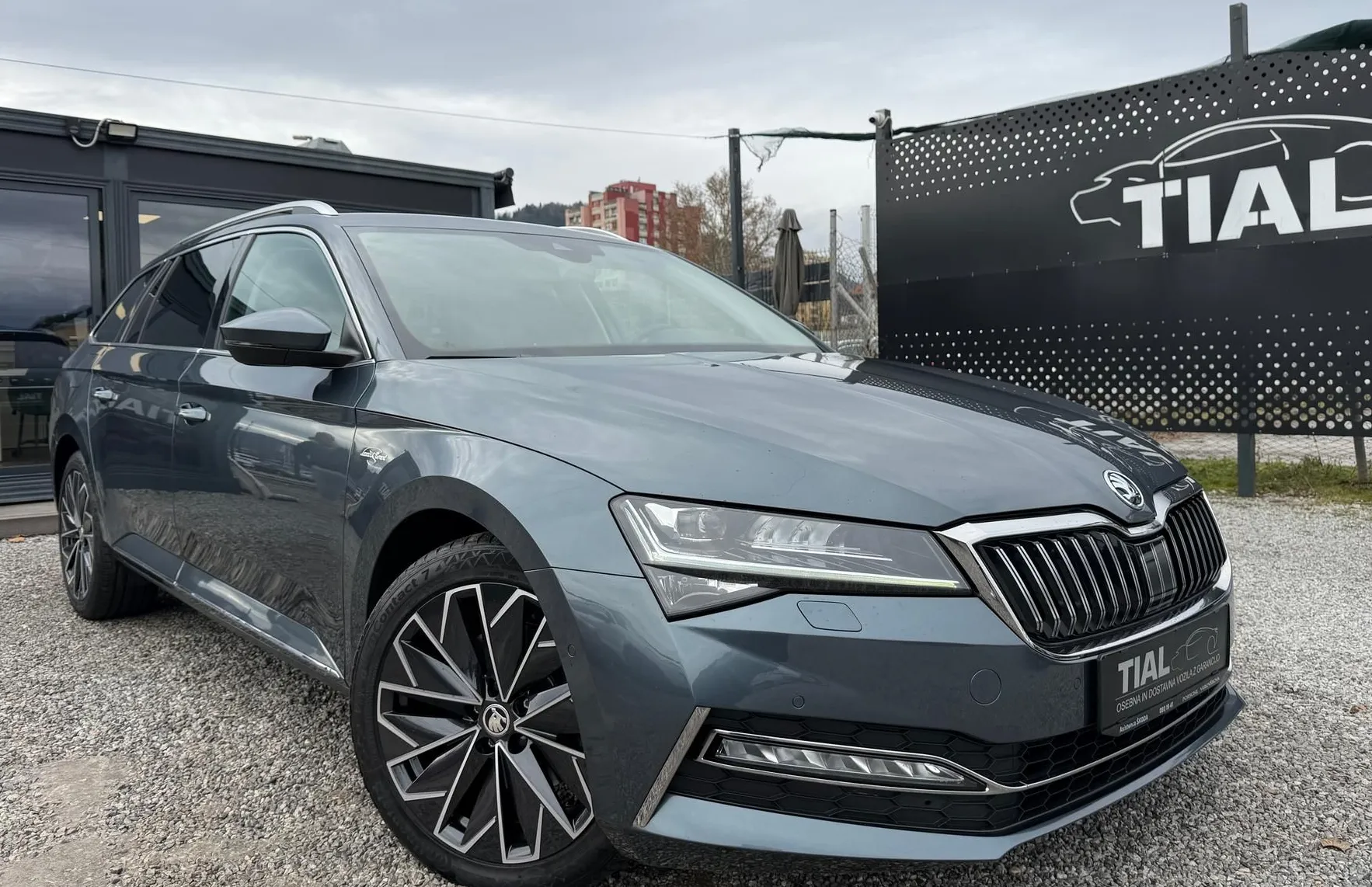 Zunanja slika - Škoda Superb - 2.0 TDI-DSG L K CRYSTAL-VIRTUAL-MRT.KOTI-USNJE-SLO - 3
