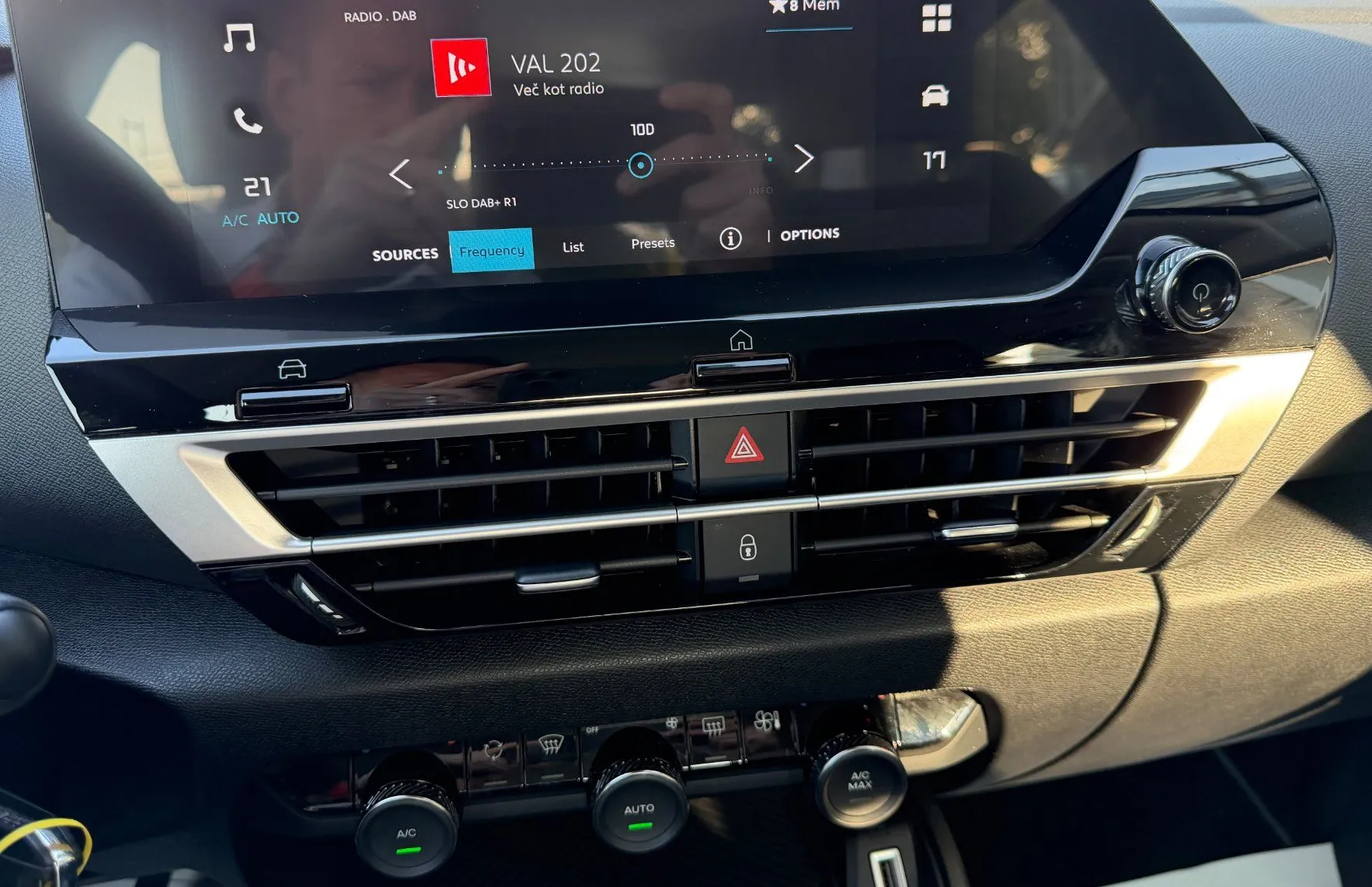 Zunanja slika - Citroën C4 X - Feel 1.2 Puretech 100 1.LASTNIK SLO - 8