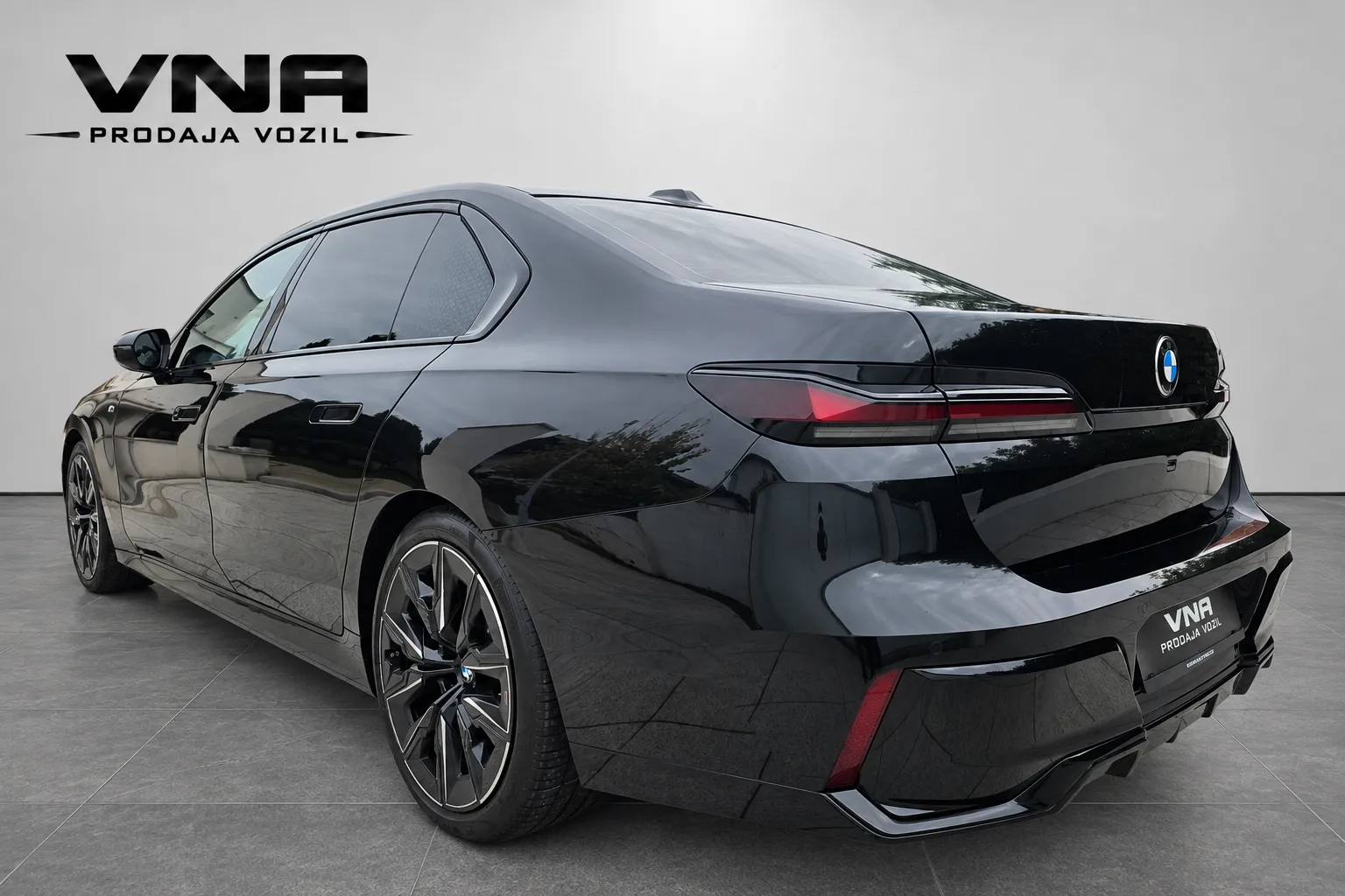 Zunanja slika - BMW serija 7: - 740d xDrive Avt. |M-PRO|ZRAK|ICON|360-KAM|BOWERS| - 4